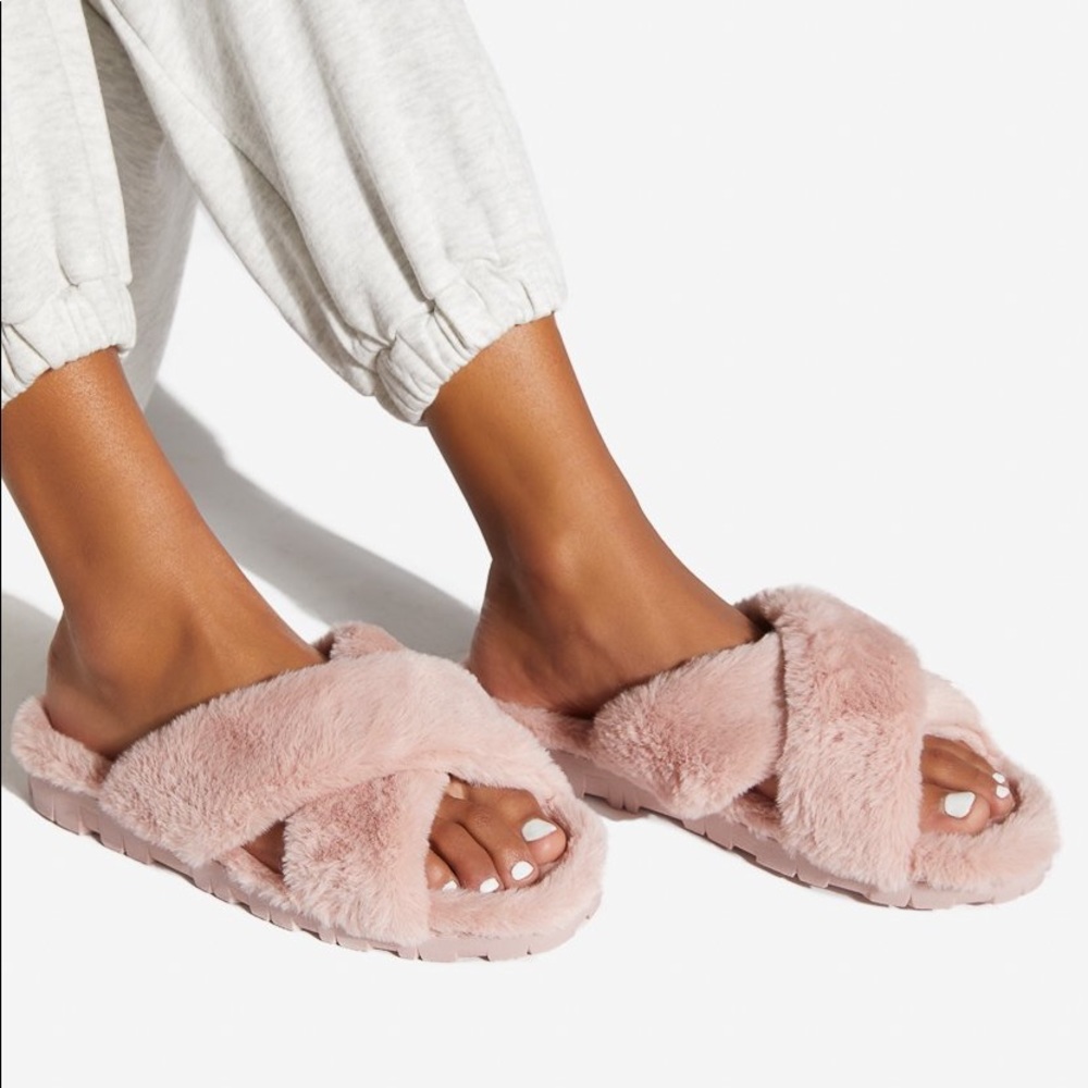 NWT Shoe Dazzle Plush Faux Fur Slippers in Dusty Rose Size 10 - Picture 4 of 11